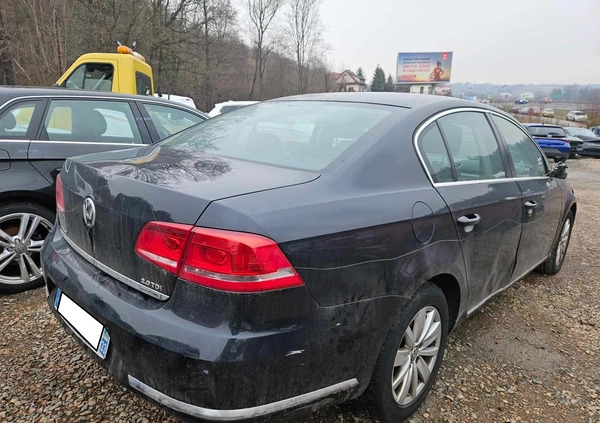 Volkswagen Passat cena 18400 przebieg: 297000, rok produkcji 2013 z Dzierżoniów małe 121